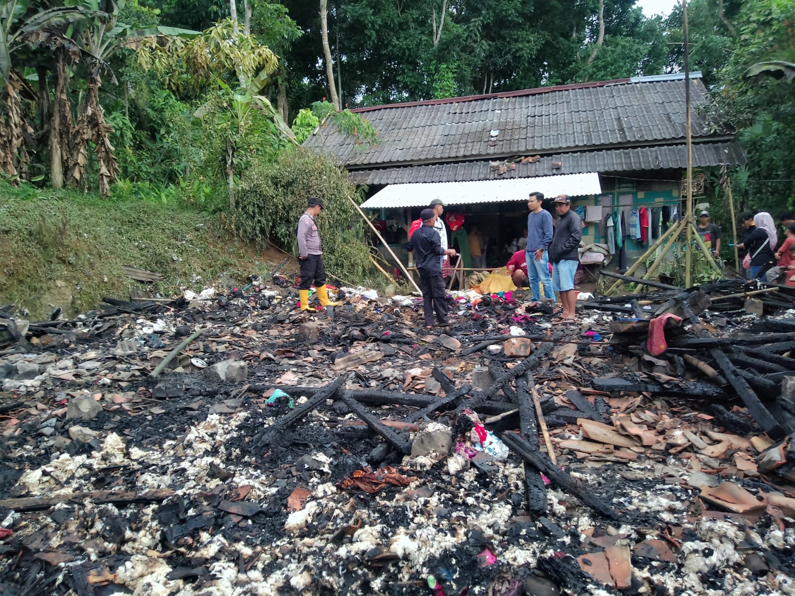Kebakaran Rumah di Pabuaran Sukabumi, 1 KK 5 Jiwa Mengungsi*