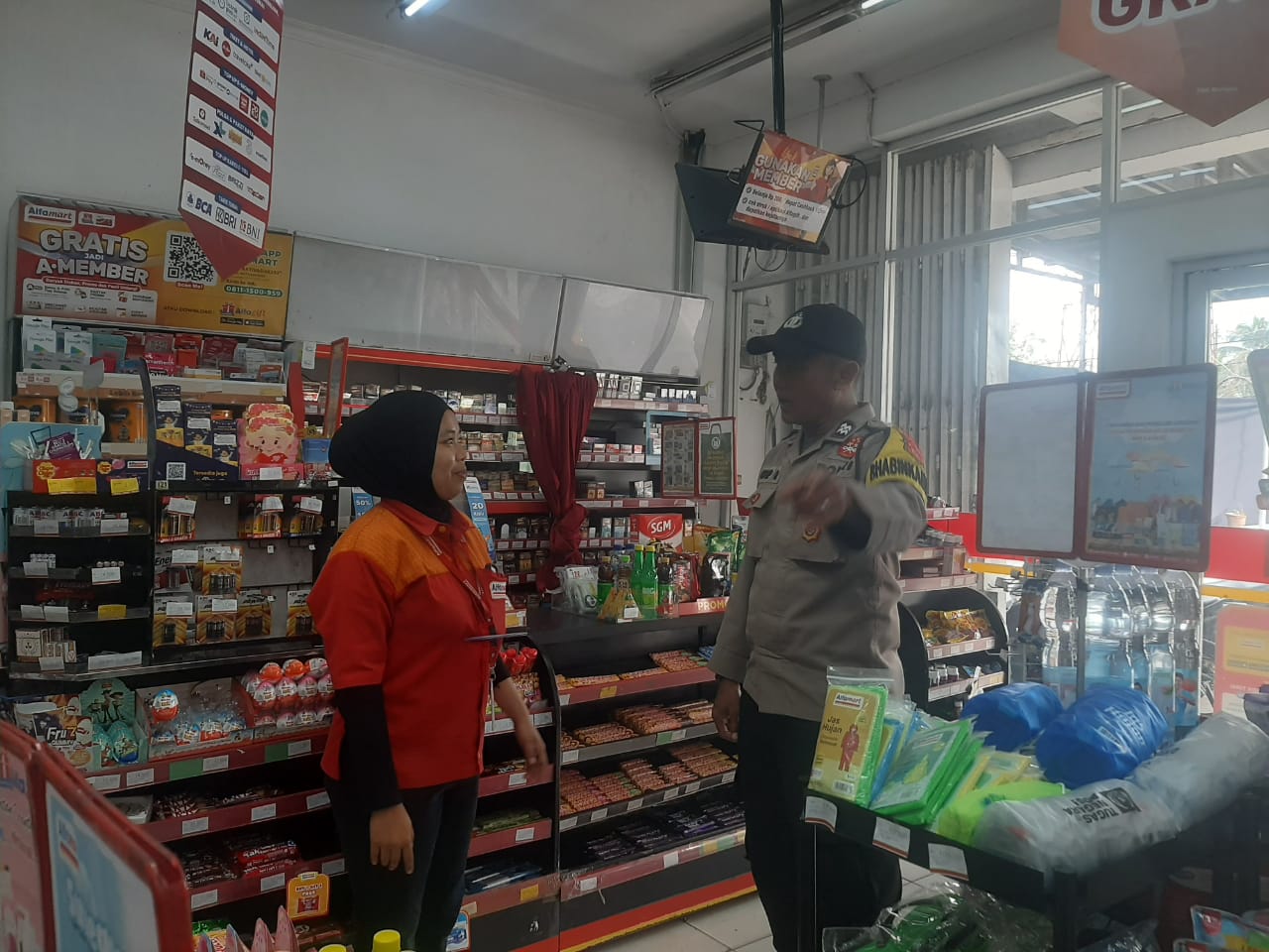 Polsek Cikoneng Intensifkan Sambang Warga, Wujud Peran Polri Perkuat Kamtibmas dan Kedekatan dengan Masyarakat