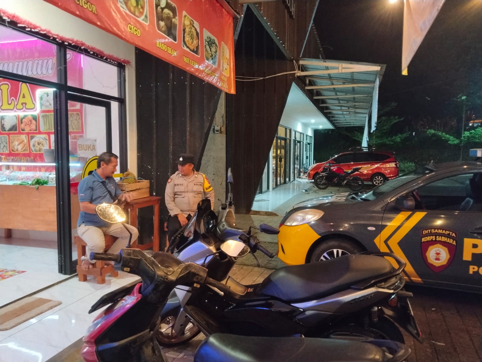 Berikan Rasa Aman, Personel Polsek Kawali Polres Ciamis Patroli Dialogis di Malam Hari