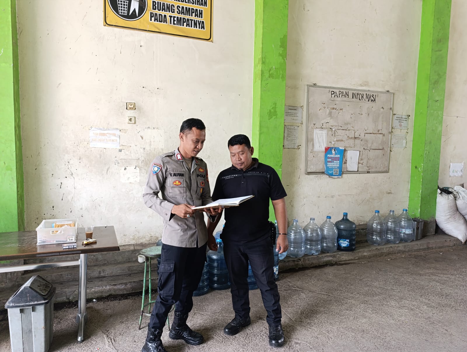 Perkuat Sinergitas, Polsek Cikoneng Datangi Satpam PT. Dua Sodara Beri Imbauan Kamtibmas