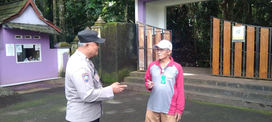 Cipkon Bahaya Kriminalitas, Polsek Kawali Polres Ciamis Sampaikan Binluh ke Petugas Astana Gede