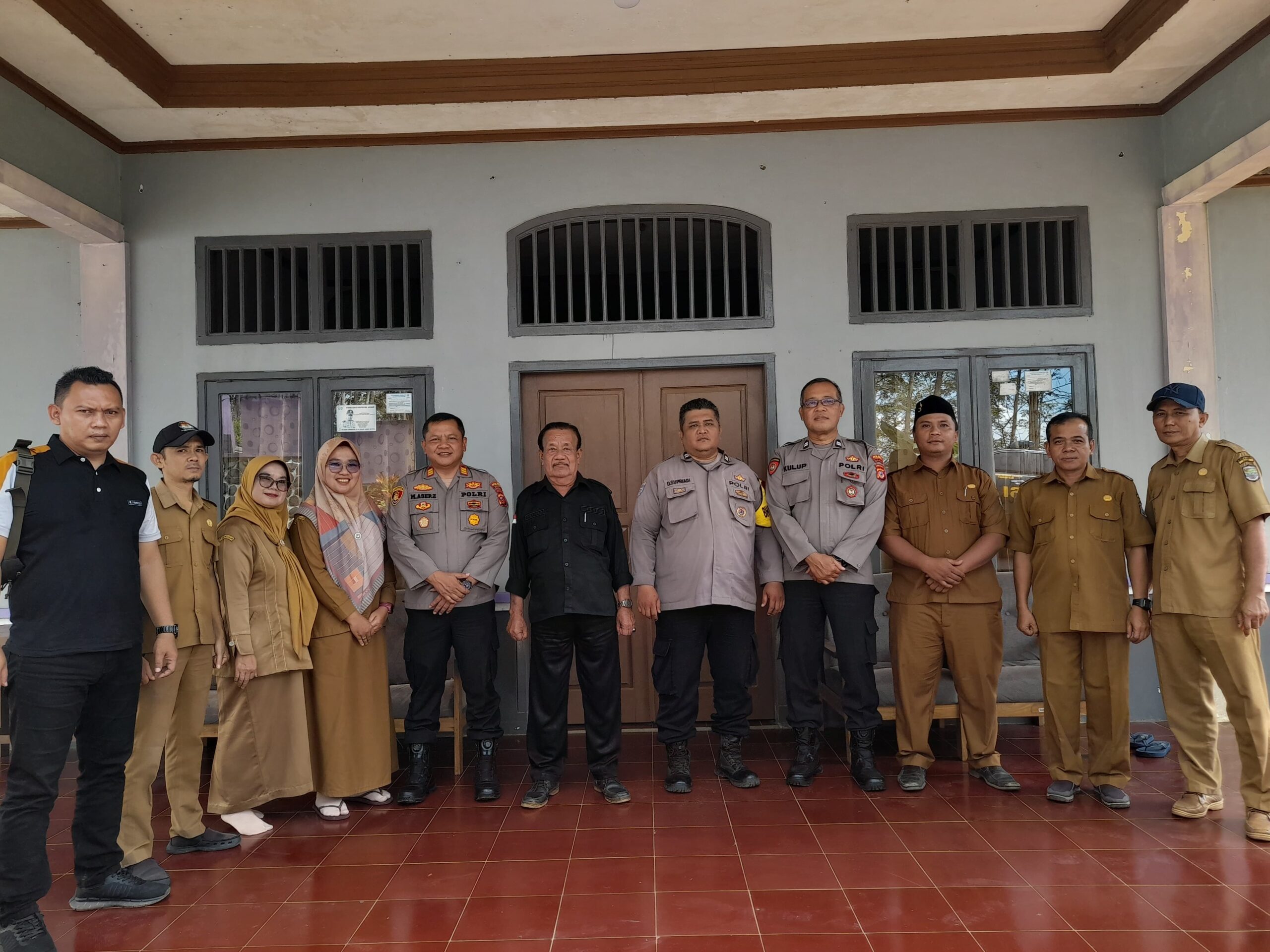 Perkuat Sinergitas, Polsek Cisaga Polres Ciamis Koorkom Kamtibmas ke Kepala Desa Girimukt