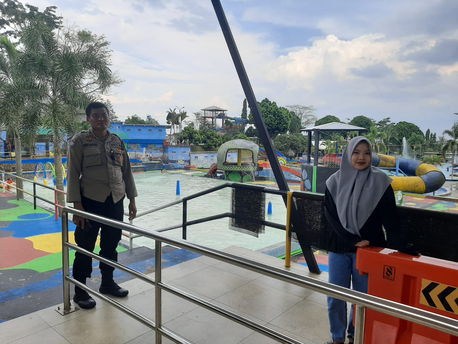 Berikan Rasa Nyaman, Dua Anggota Polsek Cipaku Polres Ciamis Patroli Dialogis ke Masyarakat