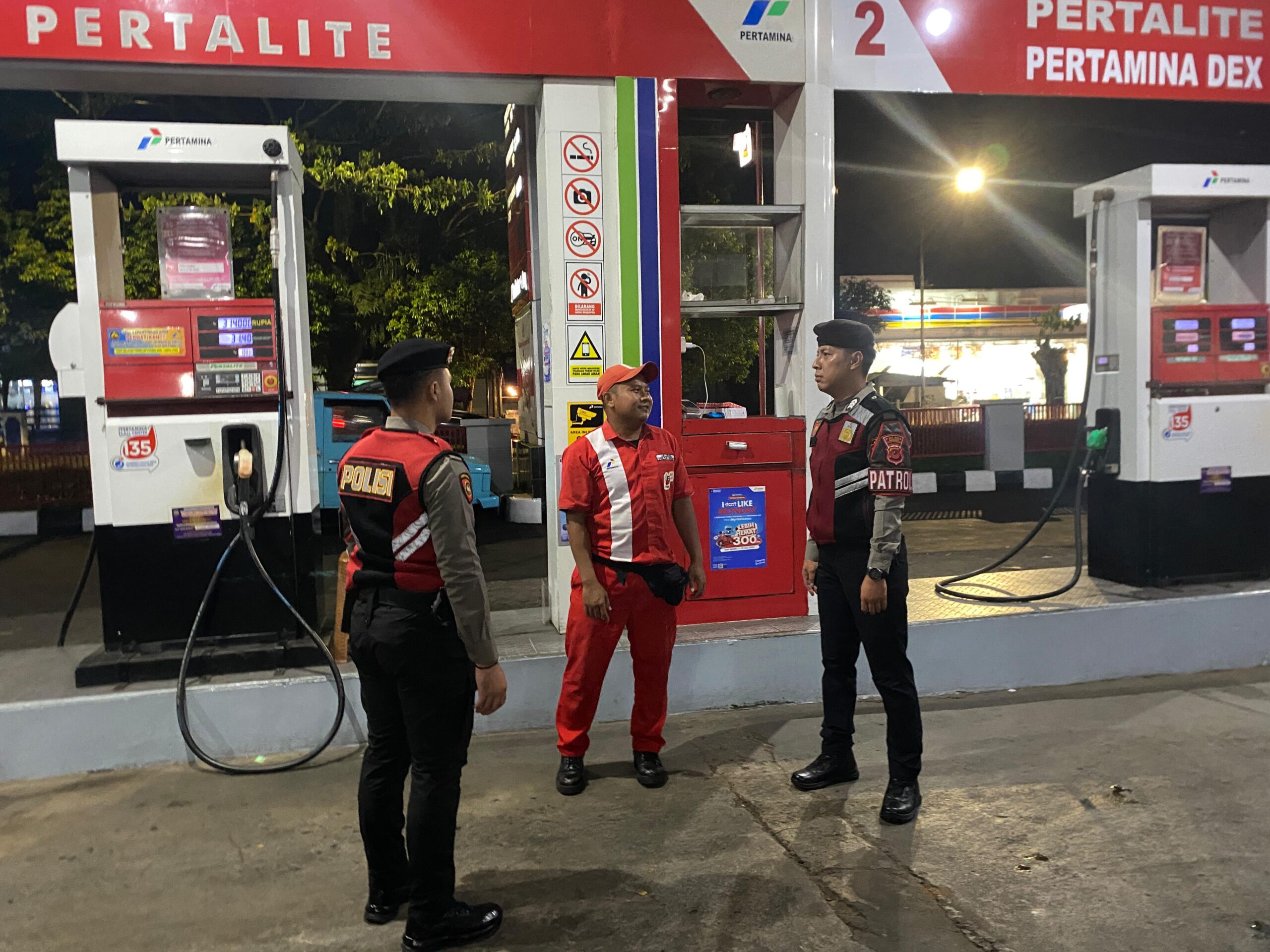 Humanis, Pasukan Patroli Roda 4 Polres Ciamis Datangi Obvit SPBU Jl. Jenderal A. Yani Ciamis