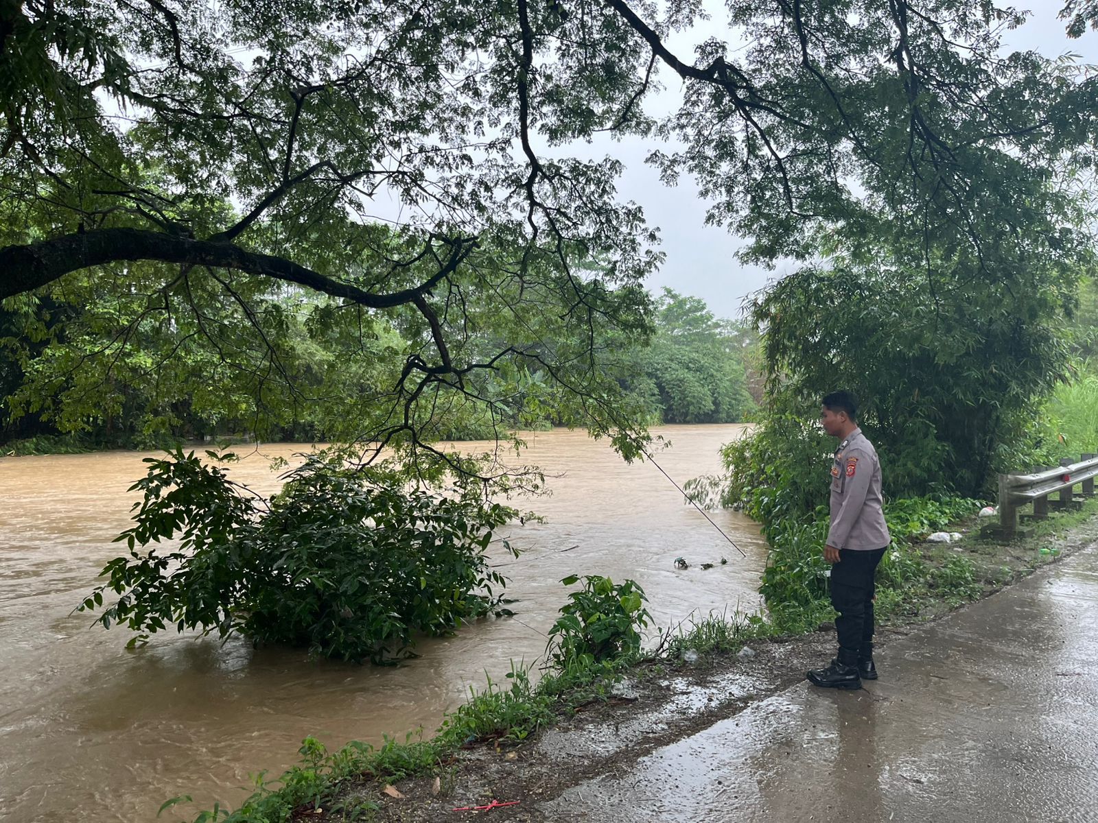 Debit Air Sungai Citarum dan Cibeet Naik ke Siaga 1, Polres Karawang Lakukan Pemantauan Intensif