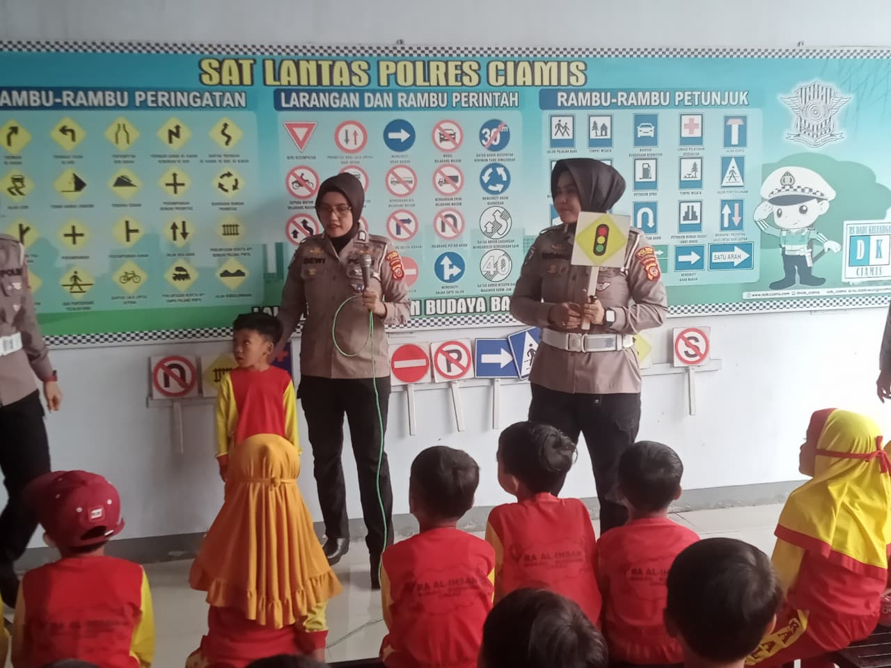 Polsanak, Siswa-Siswi RA Al Ihsan Buniseuri Datangi Mako Polres Ciamis