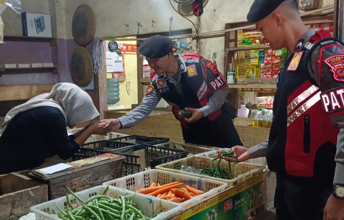 Sat Samapta Polres Ciamis Intensifkan Patroli Pasar, Jamin Stabilitas Harga dan Ketersediaan Bahan Pokok