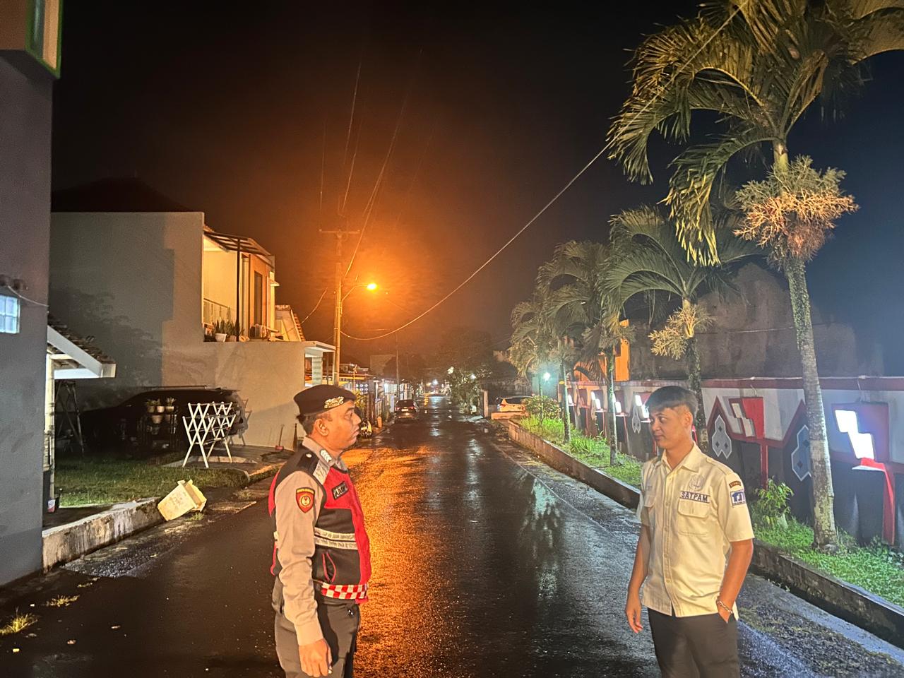 Cipkon Jam Rawan, Sat Samapta Polres Ciamis Patroli ke Perum Jati Indah Beri Imbauan Kamtibmas