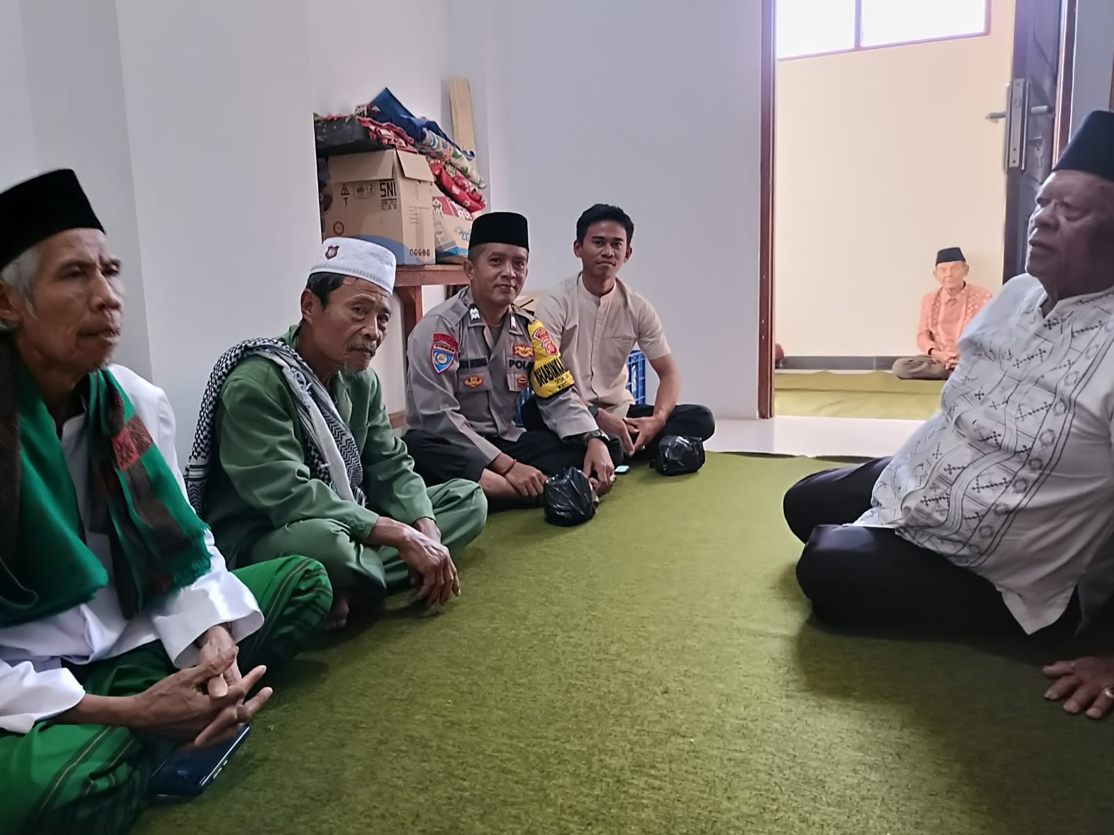 Polsek Cipaku Hadiri Pengajian Rutin Desa Jalatrang, Wujud Peran Aktif Polri Perkuat Kamtibmas dan Silaturahmi dengan Masyarakat