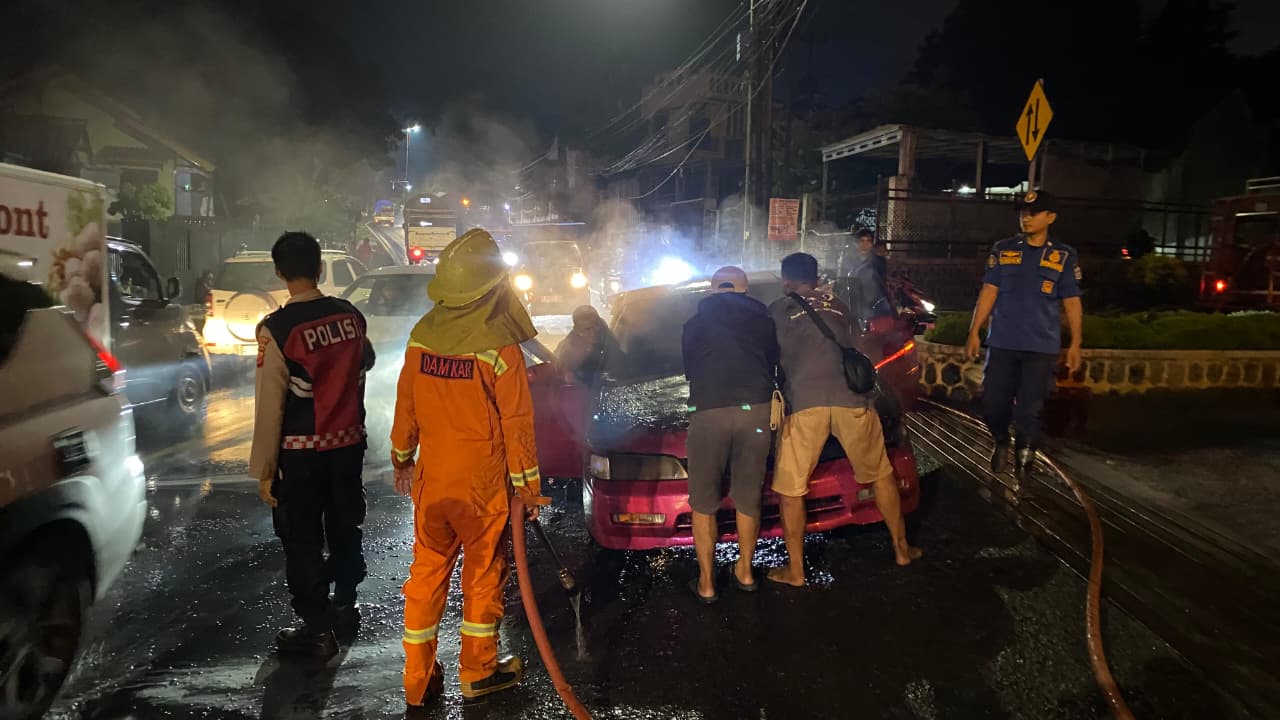Mobil Terbakar di Jalan Raya Ciamis-Banjar, Polisi: Diduga Akibat Konsleting Listrik