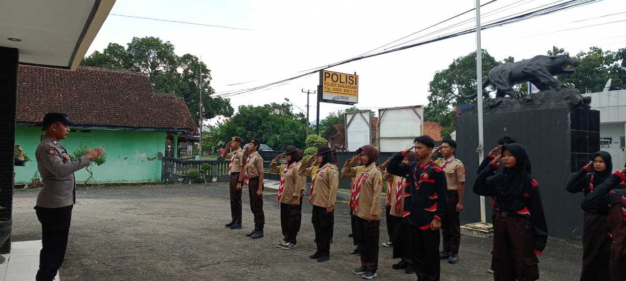 Polsek Banjarsari Polres Ciamis Binlat ke Anggota Saka Bhayangkara Kwartir Ranting Banjarsari