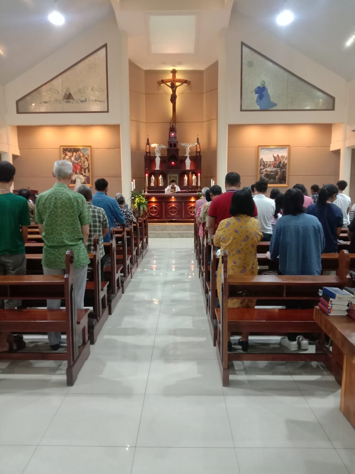 Bhabinkamtibmas Giat Pengamanan Gereja Yakobus Rosuul Cipayung Girang