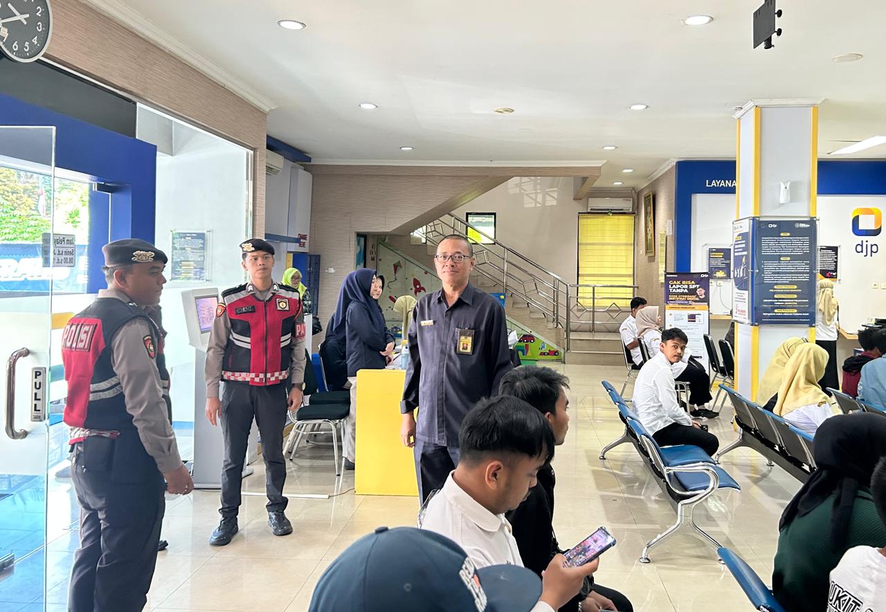 Satuan Samapta Polres Ciamis Patroli Dialogis ke Kantor Pajak Berikan Rasa Aman Pengunjung