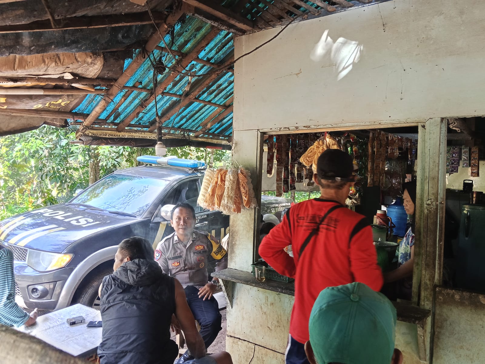 Bhabinkamtibmas Polsek Cikoneng Intensifkan Sambang Warga Desa Gunungcupu, Perkuat Pencegahan Gangguan Kamtibmas