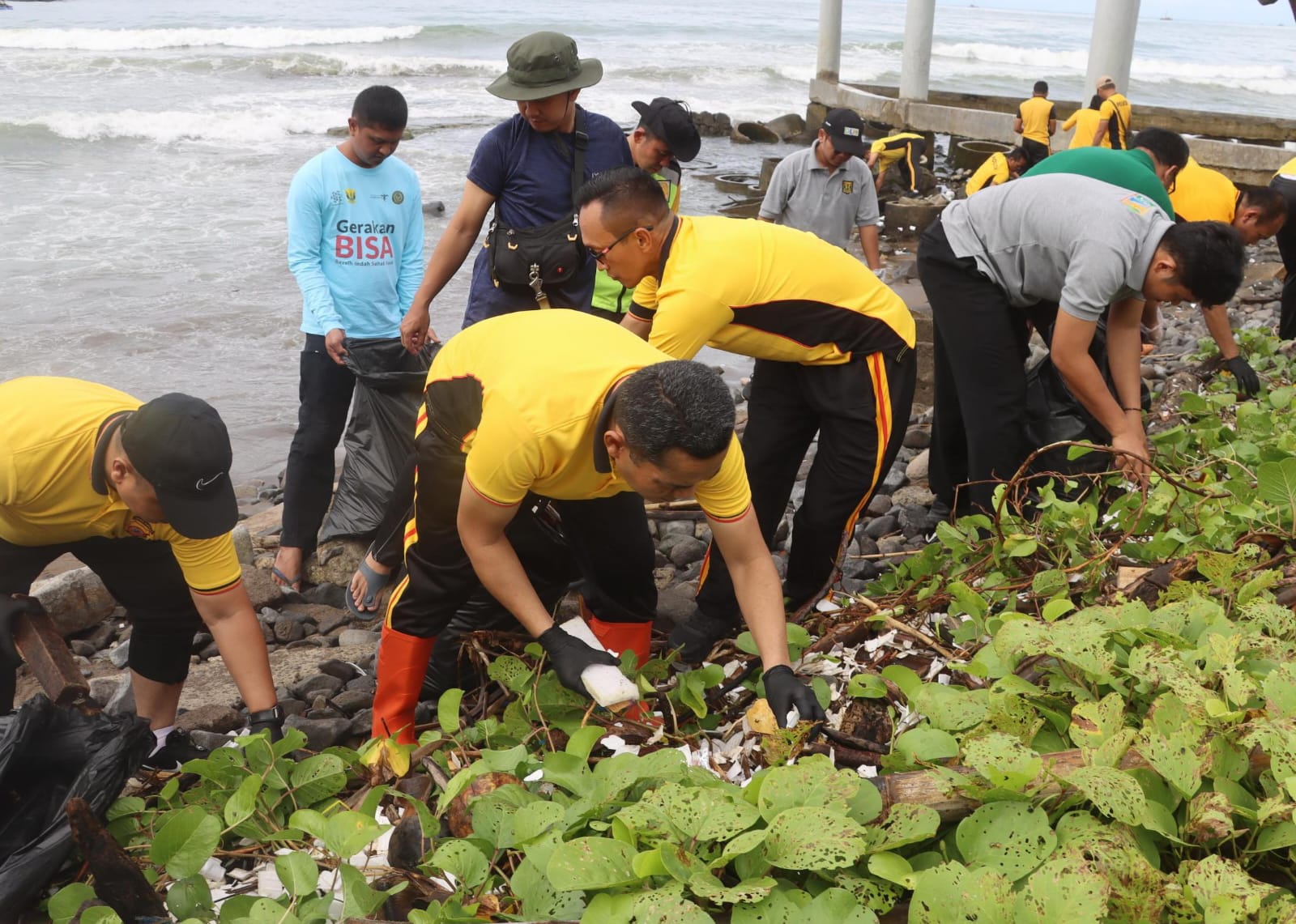 Polres Sukabumi Gelar Kurve Massa Serentak, Dukung Kebersihan Objek Wisata