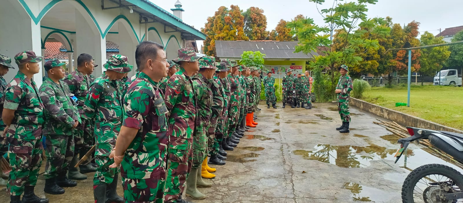 Perwira Operasi Kodim 0607/Kota Sukabumi Pimpin Apel Pagi Penyiapan Pembukaan TMMD ke-127.