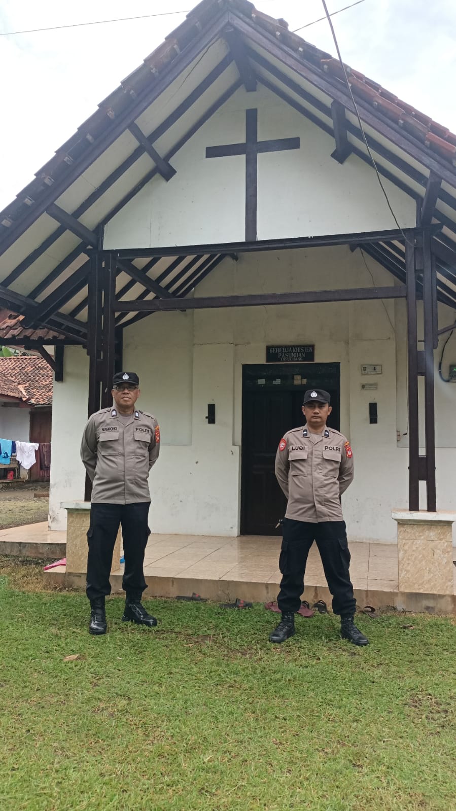 Polsek Cisaga Berikan Pengamanan Kegiatan Ibadah Minggu Pagi di Gereja Kristen Pasundan