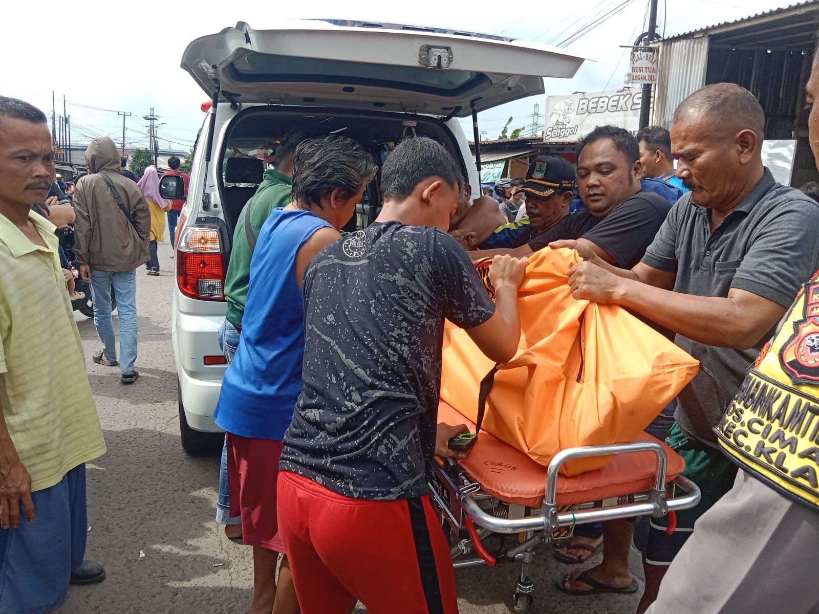 Laka Lantas di Karawang, Polres Lakukan Penanganan Awal dan Olah TKP