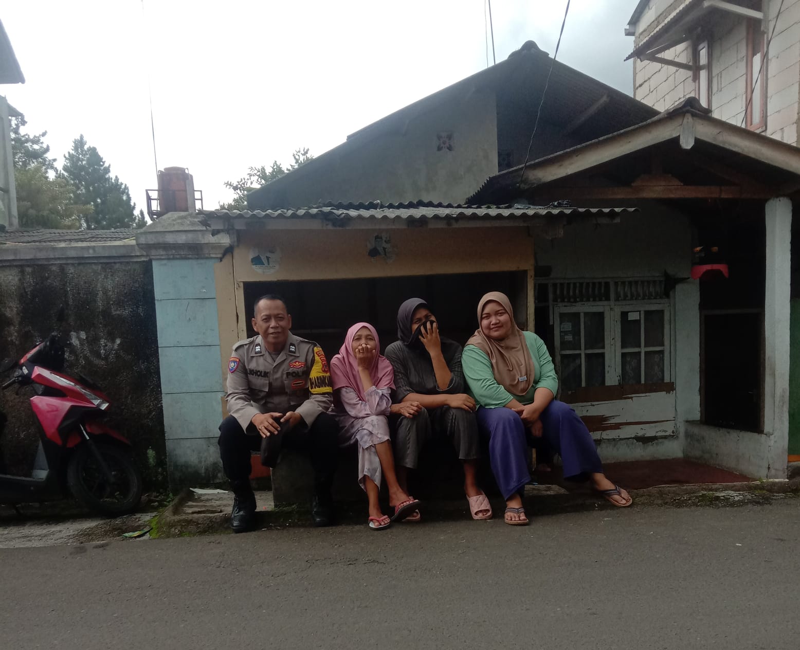 Bhabinkamtibmas Giat Sambang warga