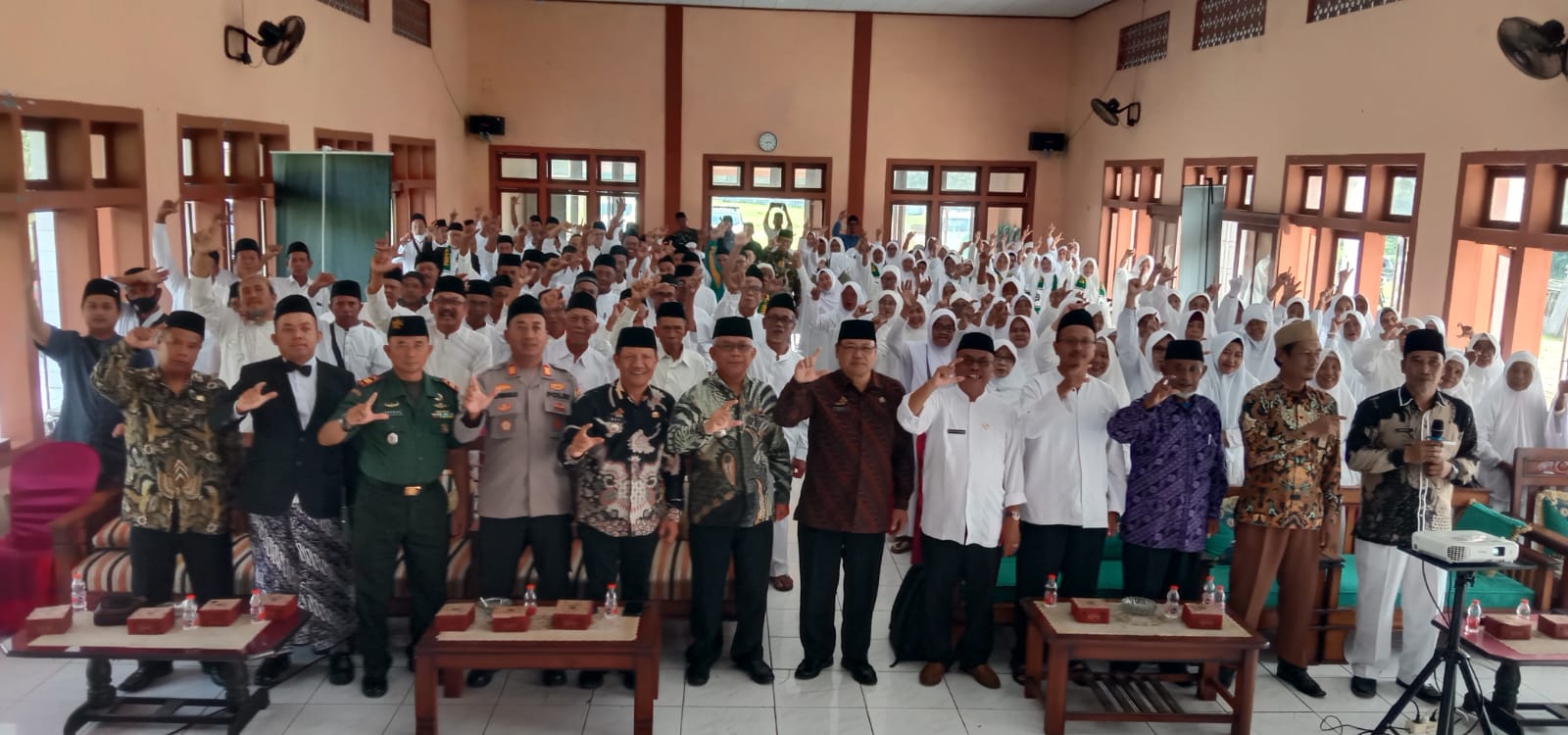 Polsek Banjarsari Hadiri dan Amankan Pembukaan Bimbingan Manasik Haji Tingkat Kecamatan Tahun 1447 H/2026 M, Wujud Komitmen Polri Jaga Kamtibmas