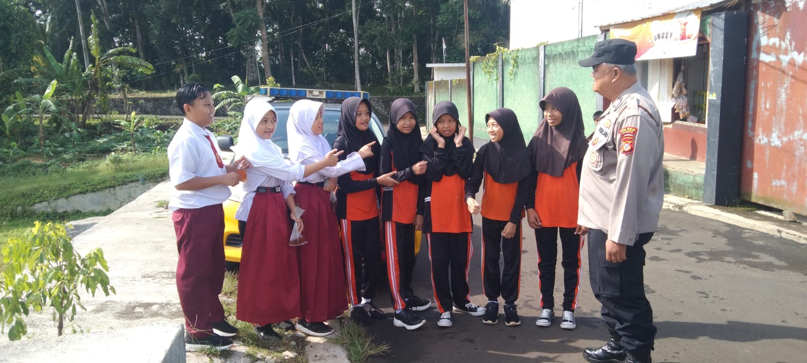 Polsek Kawali Sambangi Siswa SDN 1 Sindangsari, Wujud Peran Polri dalam Pembinaan dan Edukasi Generasi Muda