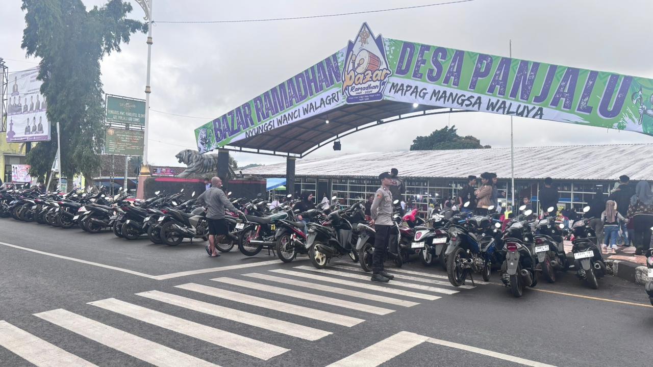 Polsek Panjalu Polres Ciamis Hadiri Pembukaan Bazar Ramadan di Alun Alun Panjalu