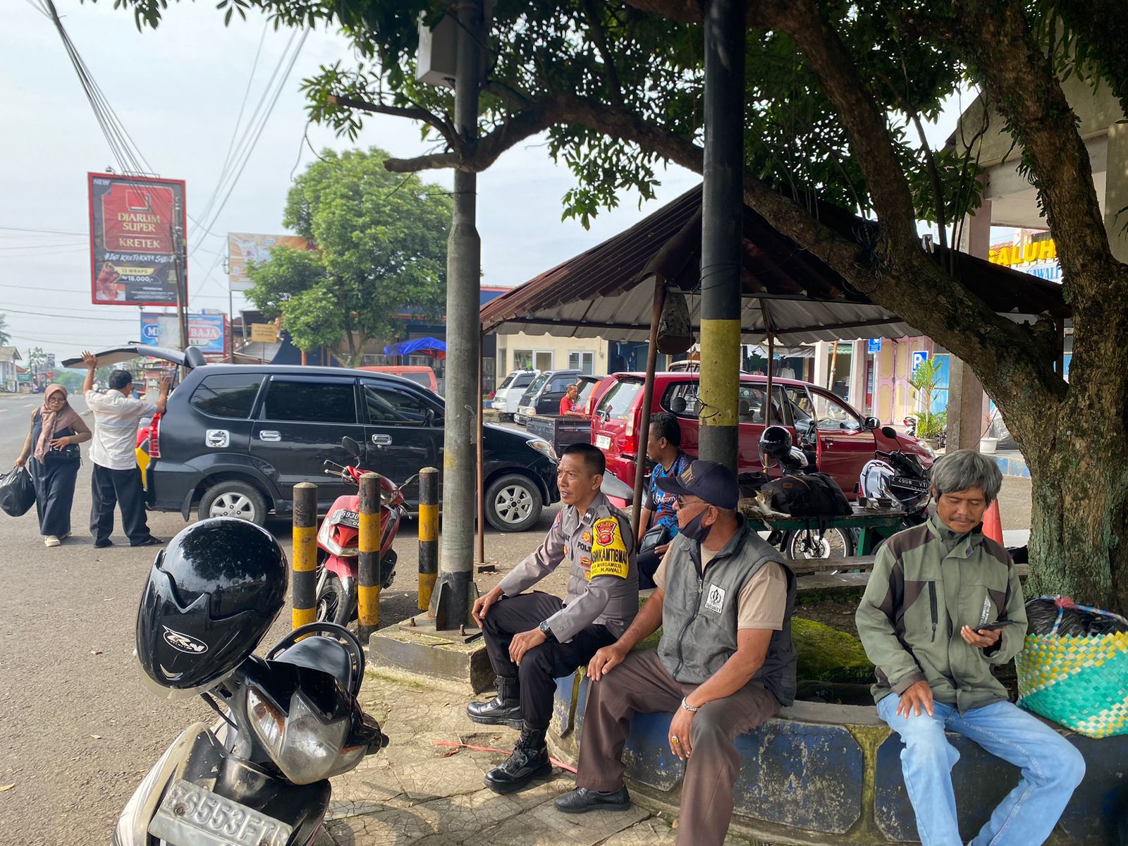 Polsek Kawali Perkuat Patroli Dialogis Siang Hari, Antisipasi C3 dan Gangguan Kamtibmas di Sejumlah Titik Rawan