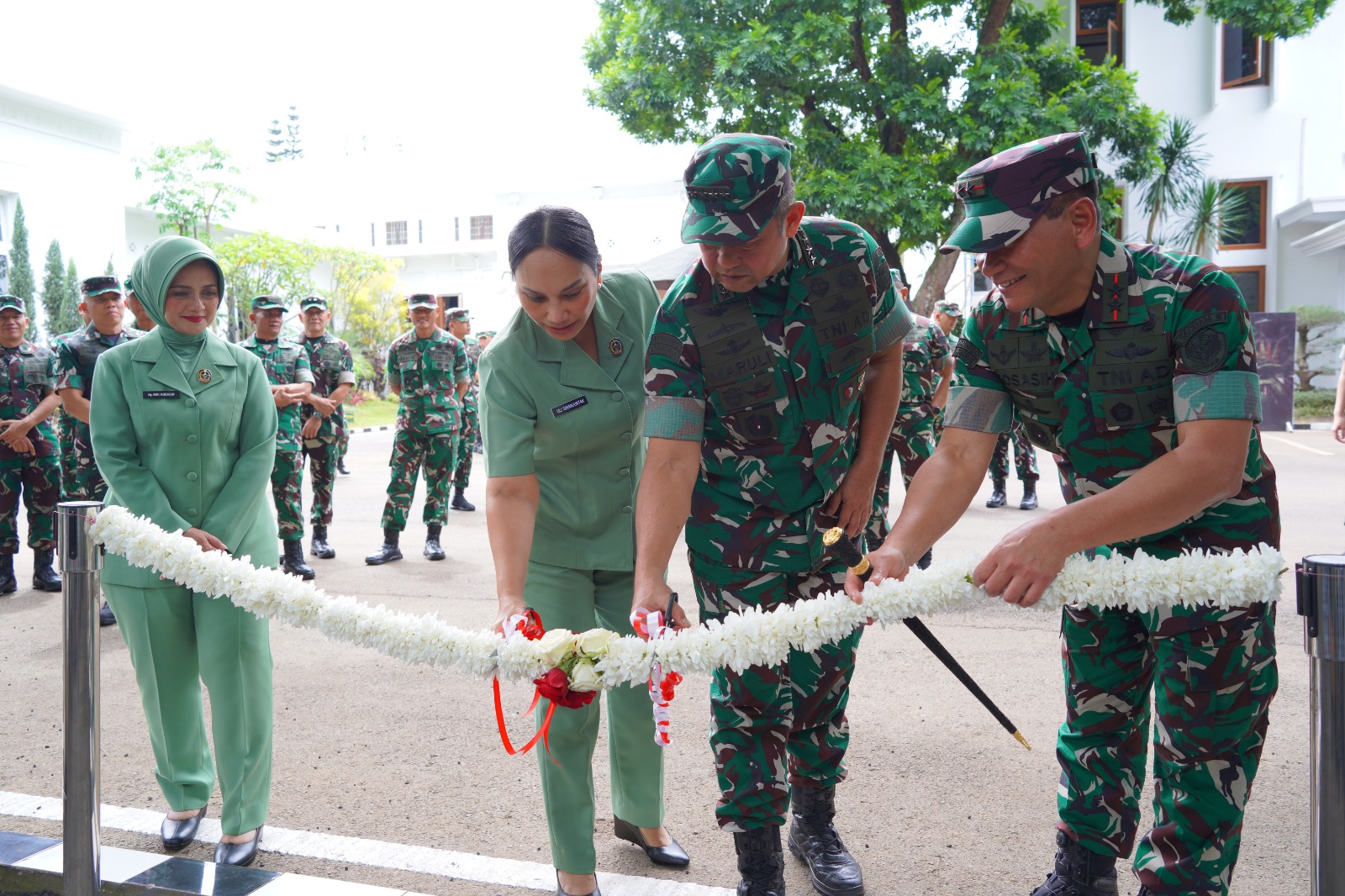 Kasad Resmikan Taman Merdeka serta Beri Pengarahan kepada Prajurit dan PNS Kodam III/Slw