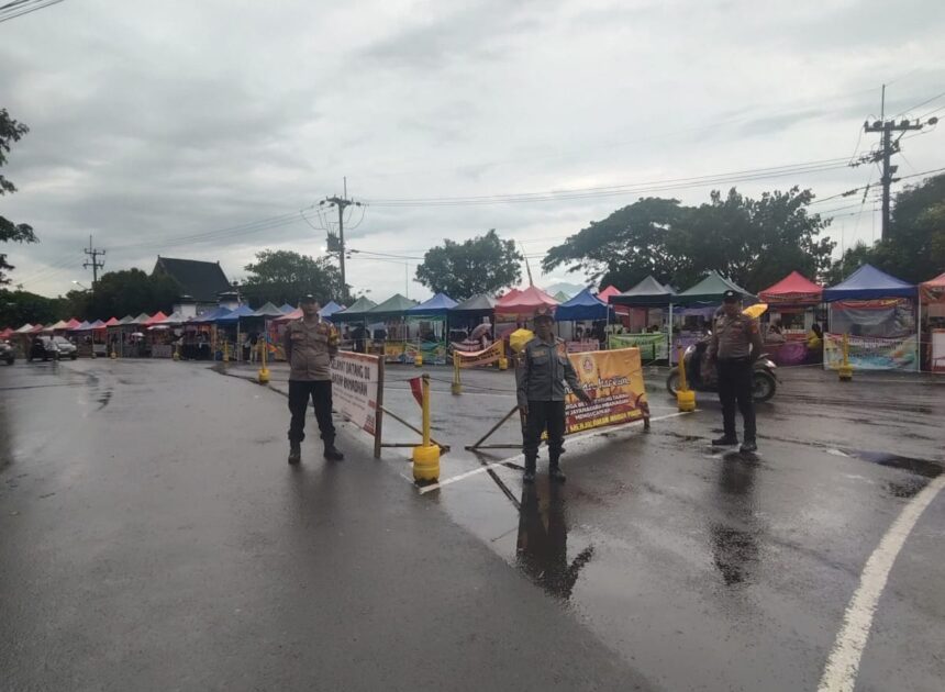 Polsek Ciamis Polres Ciamis Patroli Pengamanan Ke Lokasi Keramaian Warga Saat Waktu Ngabuburit