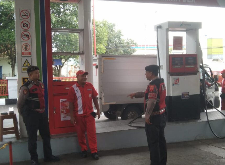 Humanis, Pasukan Patroli Roda 4 Polres Ciamis Datangi Obvit SPBU Simpang Aren