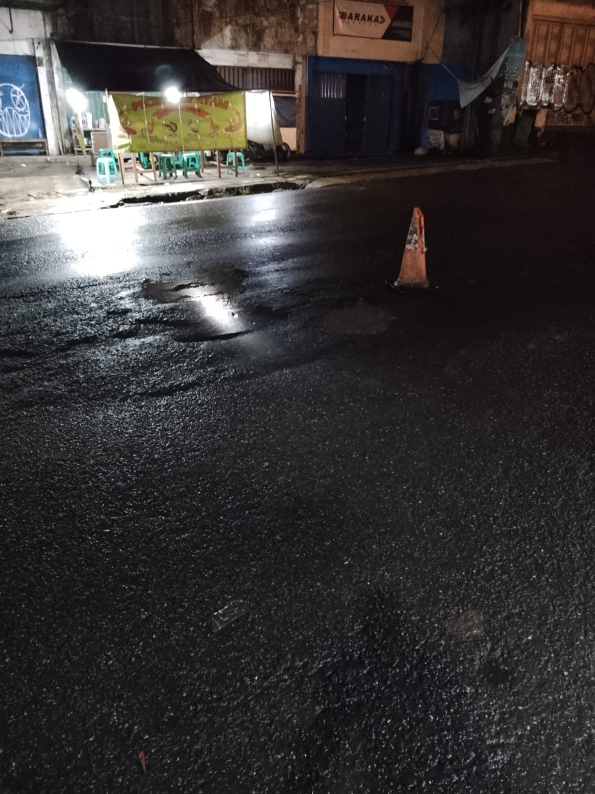 Jalan Cibadak Rusak Parah, Warga Desak Perbaikan Segera