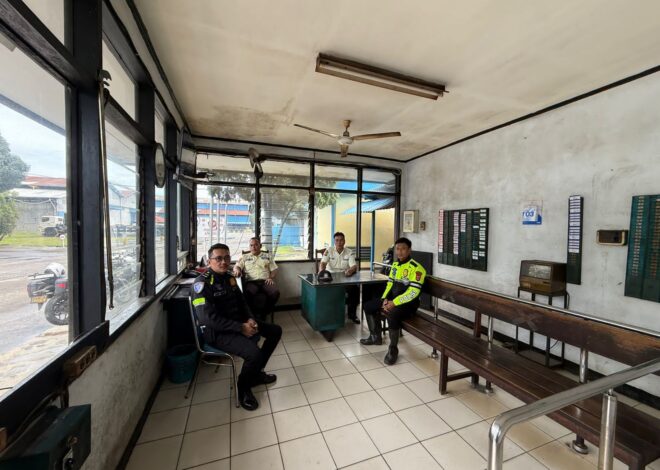 Polantas Menyapa, Ajak Security Kawasan Indotaisei melalui Sosialisasi Tertib Berlalu Lintas