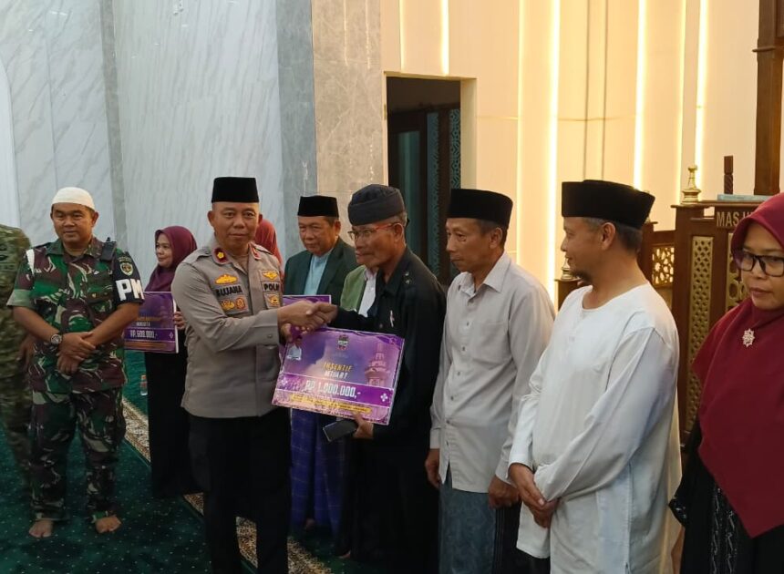 Tarawih Keliling Kabupaten Ciamis di Cihaurbeuti Berlangsung Khidmat, Kehadiran Kepolisian Perkuat Sinerg