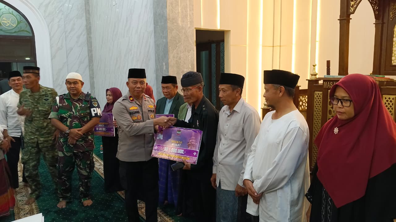 Tarawih Keliling Kabupaten Ciamis di Cihaurbeuti Berlangsung Khidmat, Kehadiran Kepolisian Perkuat Sinerg