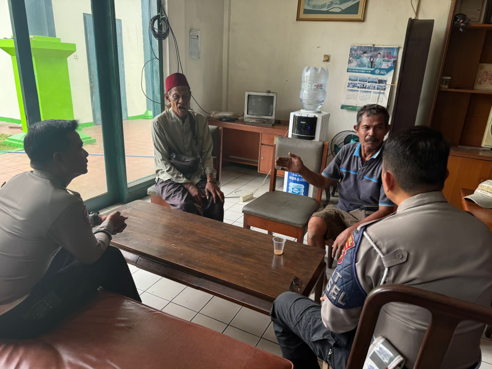 Polantas di Karawang Menyapa Warga Klari, melalui Rutinitas Sosialisasi Tertib Berlalu Lintas