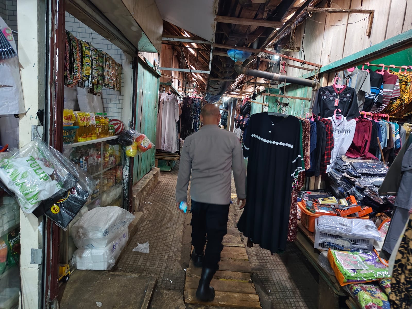 Cipkon Kamtibmas Ruang Publik, Polsek Rajadesa Polres Ciamis Patroli Turun ke Pasar Rajadesa