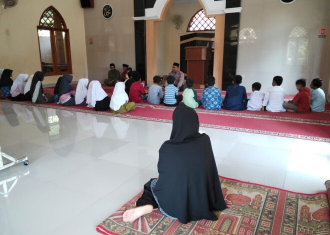 Polsek Cisaga Polres Ciamis Hadiri Di Program Pesaantren Kilat di MI 1 Cisaga