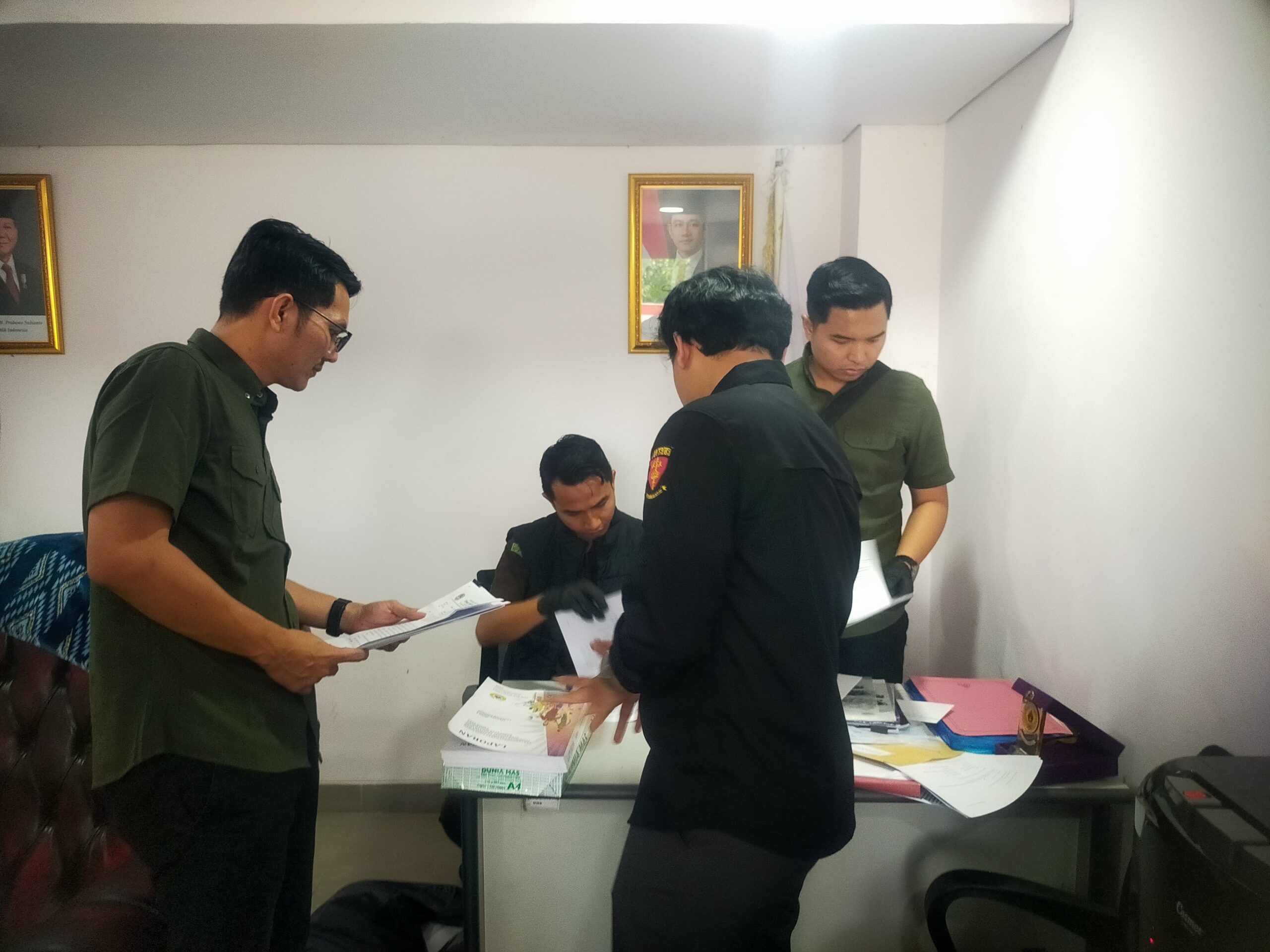 Kejari Majalengka Geledah Kantor KONI, Amankan 103 Dokumen Terkait Dugaan Korupsi Dana Hibah.