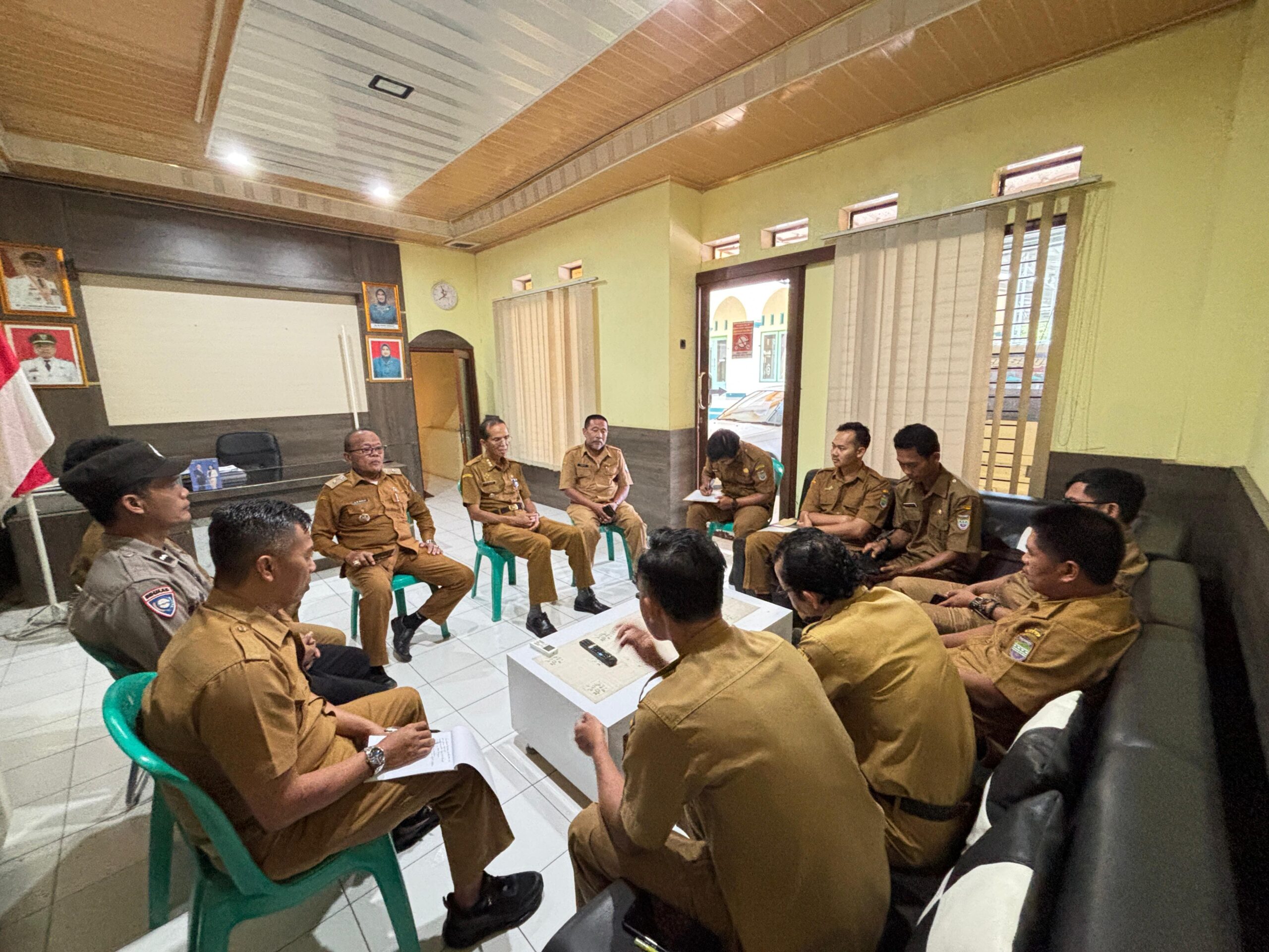 Polsek Ciamis Polres Ciamis Monitoring Acara Rapat Minggon Desa Cisadap