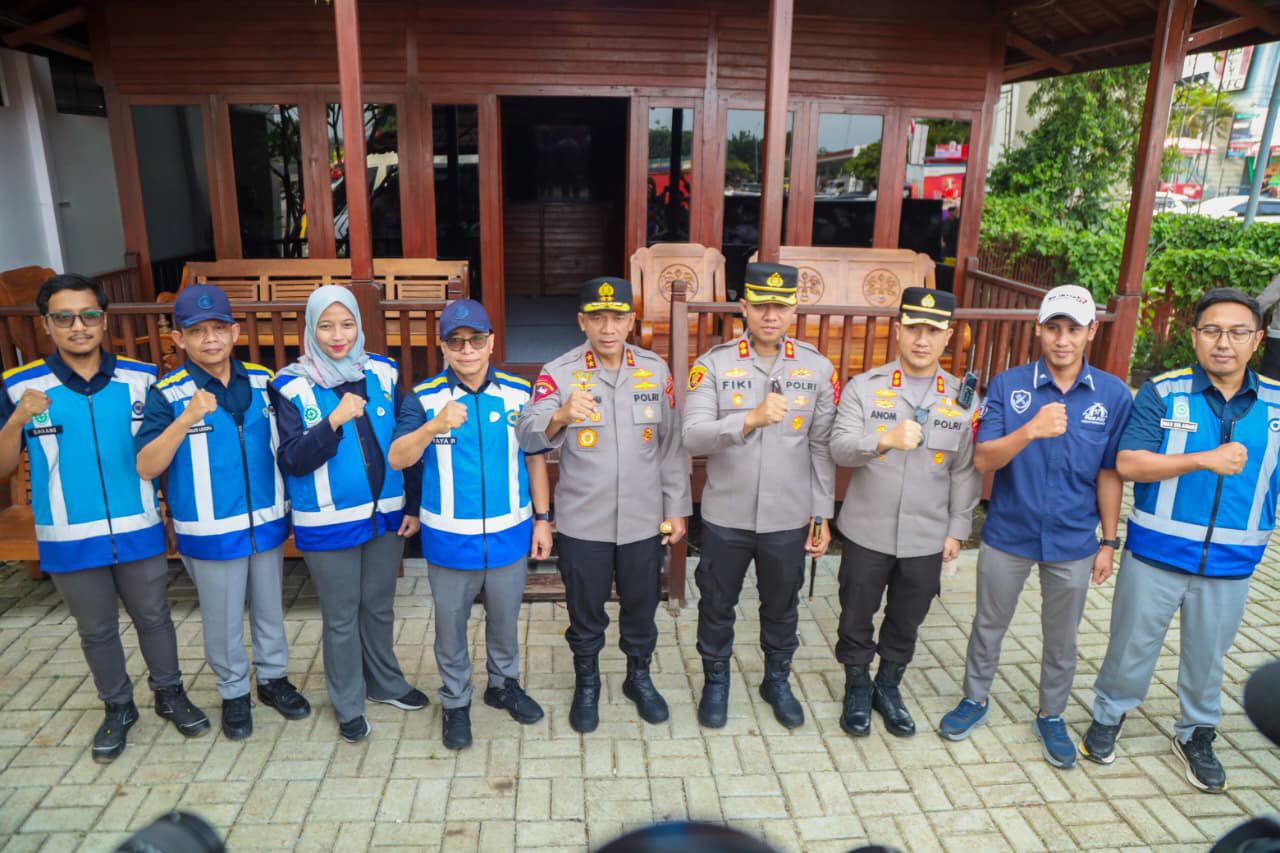 Didampingi Kapolres Karawang, Kapolda Jabar Tinjau Kesiapan Jalur Alternatif Mudik Japek II Selatan