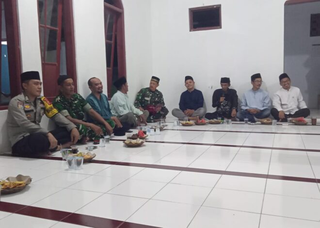 Polsek Lakbok Hadiri Tarawih Keliling di Desa Kalapasawit, Perkuat Sinergi dan Keamanan Ibadah Ramadan
