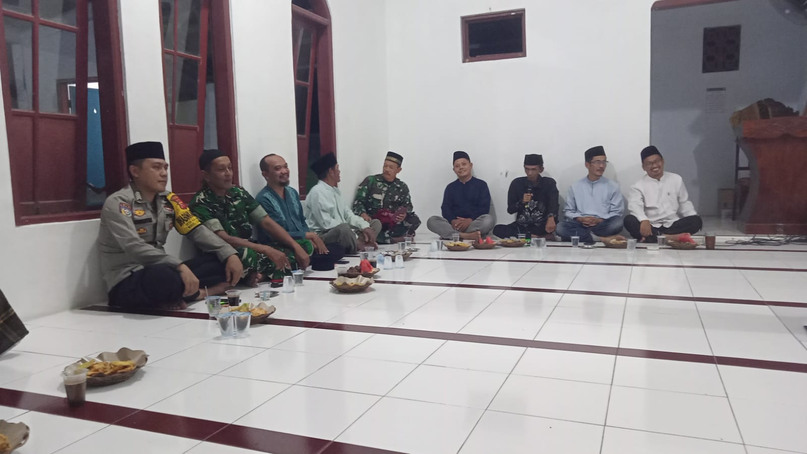 Polsek Lakbok Hadiri Tarawih Keliling di Desa Kalapasawit, Perkuat Sinergi dan Keamanan Ibadah Ramadan
