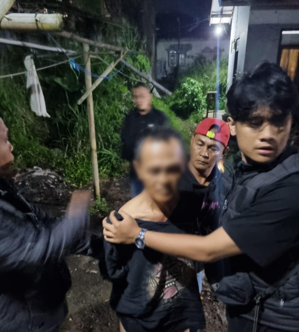 Gerak Cepat Polres Sukabumi Amankan Pria Diduga Lakukan Asusila dan Ancam Warga dengan Kampak