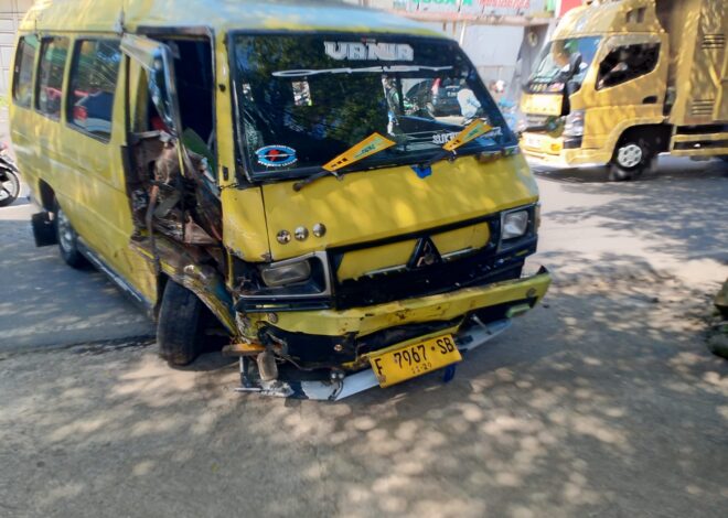 “Minibus Bogoran Tabrak Pajero di Cibadak Sukabumi,Diduga Sopir Sebut Gagal Salip”