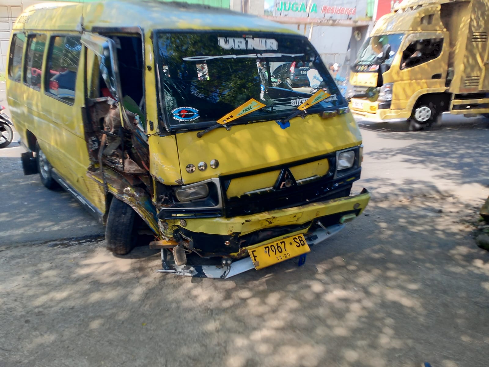 “Minibus Bogoran Tabrak Pajero di Cibadak Sukabumi,Diduga Sopir Sebut Gagal Salip”