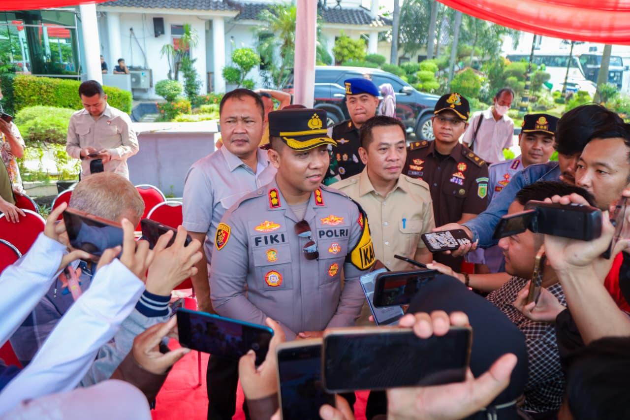 Mudik Aman, Keluarga Bahagia” Polres Karawang Berangkatkan Pemudik Gratis Lebaran 2026