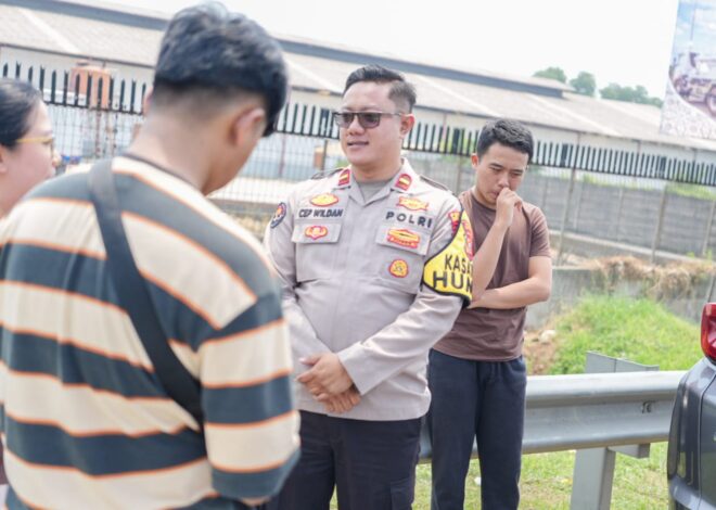 Sempat Bersitegang di Bahu Jalan KM 56, Dua Pemudik Akhirnya Bersalaman Berkat Mediasi Anggota Polres Karawang
