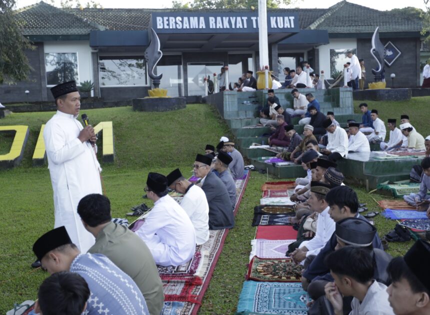 Hangat dan Penuh Khidmat, Dandim 0607 Sukabumi Gelar Sholat Idul Fitri Bersama Warga.