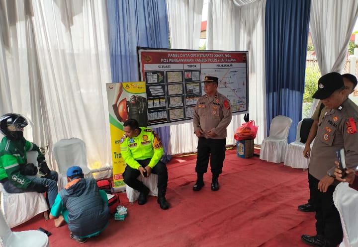 Kapolres Karawang Tinjau Pos Pengamanan Kartim dan Kanzen, Beri Motivasi Personel Pengamanan Mudik