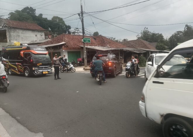 Polsek Panjalu Laksanakan Pengamanan dan Pengaturan Lalu Lintas di Simpang Sriwinangun, Jaga Kelancaran Arus Balik Lebaran